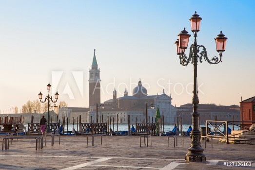 Bild på Venice - Saint Mark square and San Giorgio Maggiore church in background in morning light